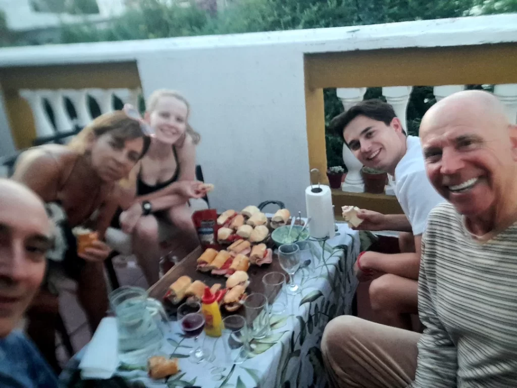 mondify_host_family_002